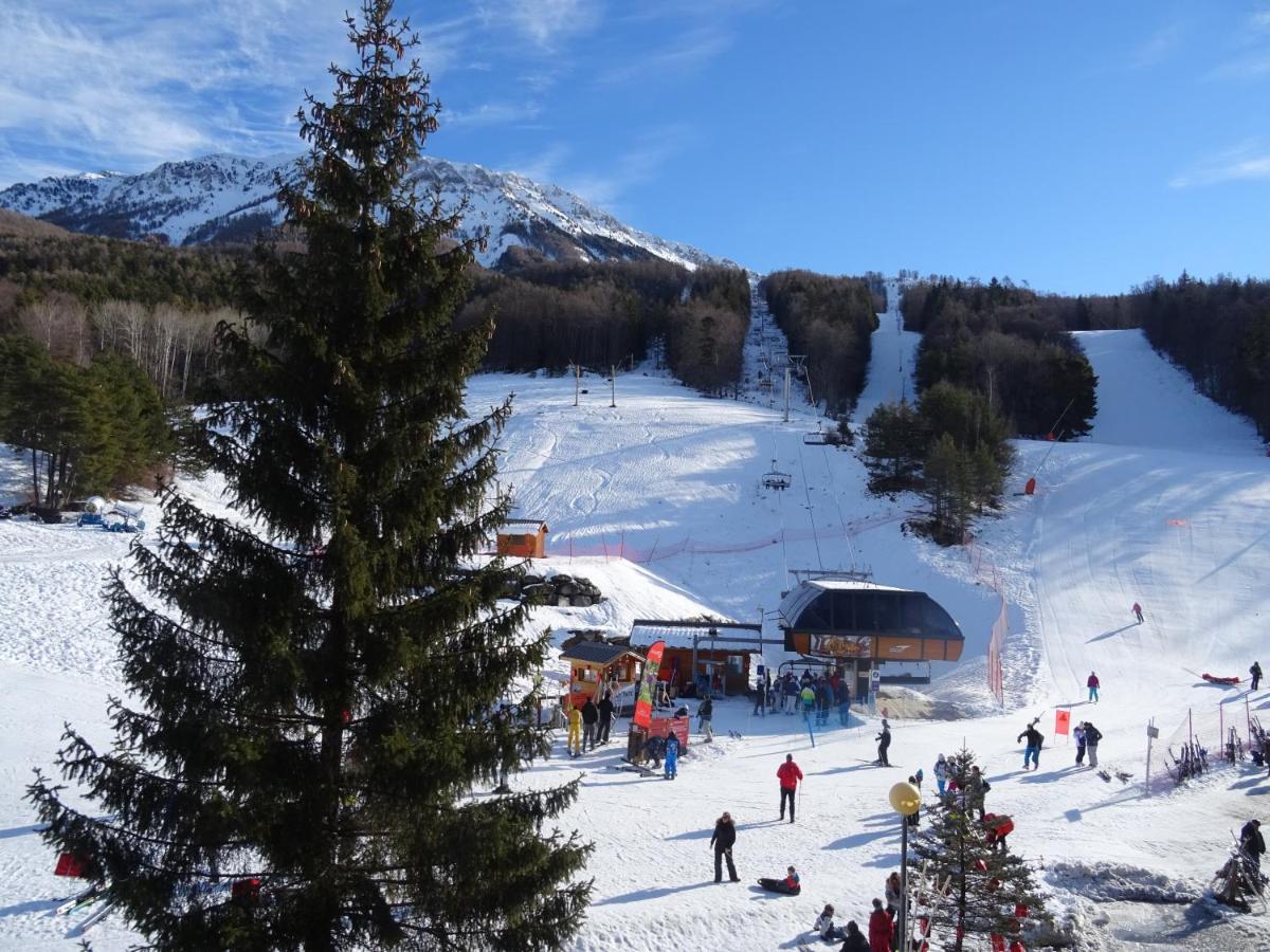 Hotel Saint Jean Montclar  Esterno foto